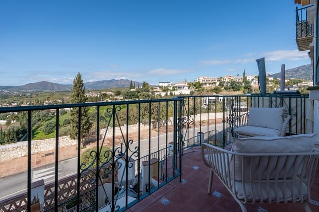 2 bedroom Apartment for sale in Mijas Costa, Mijas with pool - € 395,000 (Ref: 10020666)