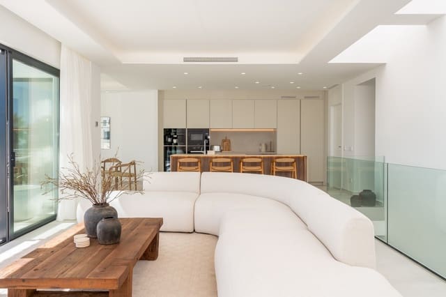 Apartamento de 4 habitaciones en Benalmadena Costa, Benalmádena en venta con piscina garaje - 2.695.000 € (Ref: 10146761)
