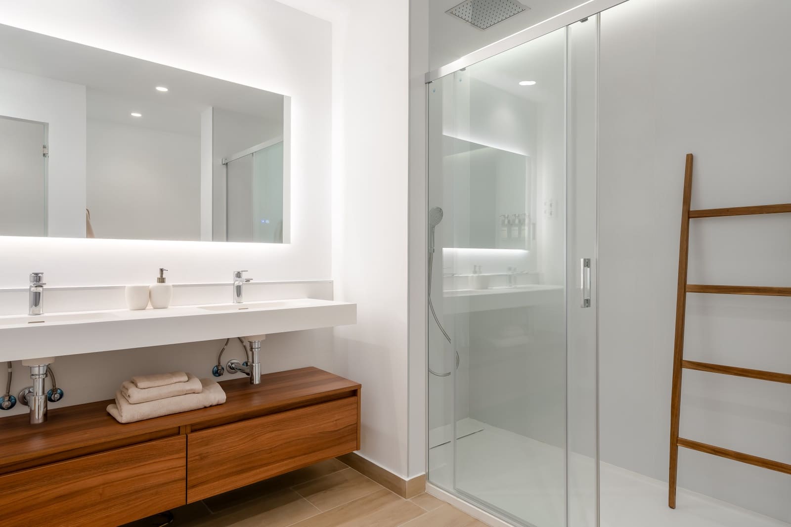 Apartamento de 4 habitaciones en Benalmadena Costa en venta con piscina garaje - 2.695.000 € (Ref: 10146761)