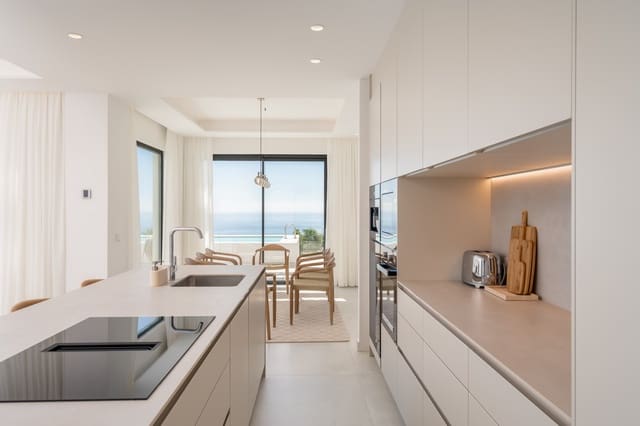 Apartamento de 4 habitaciones en Benalmadena Costa, Benalmádena en venta con piscina garaje - 2.695.000 € (Ref: 10146761)