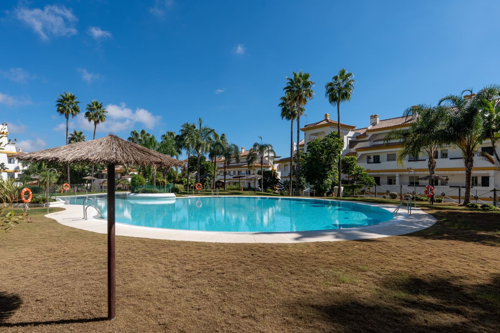 2 sypialnia Apartament na sprzedaż w La Cala de Mijas z basenem garażem - 299 900 € (Ref: 10161257)
