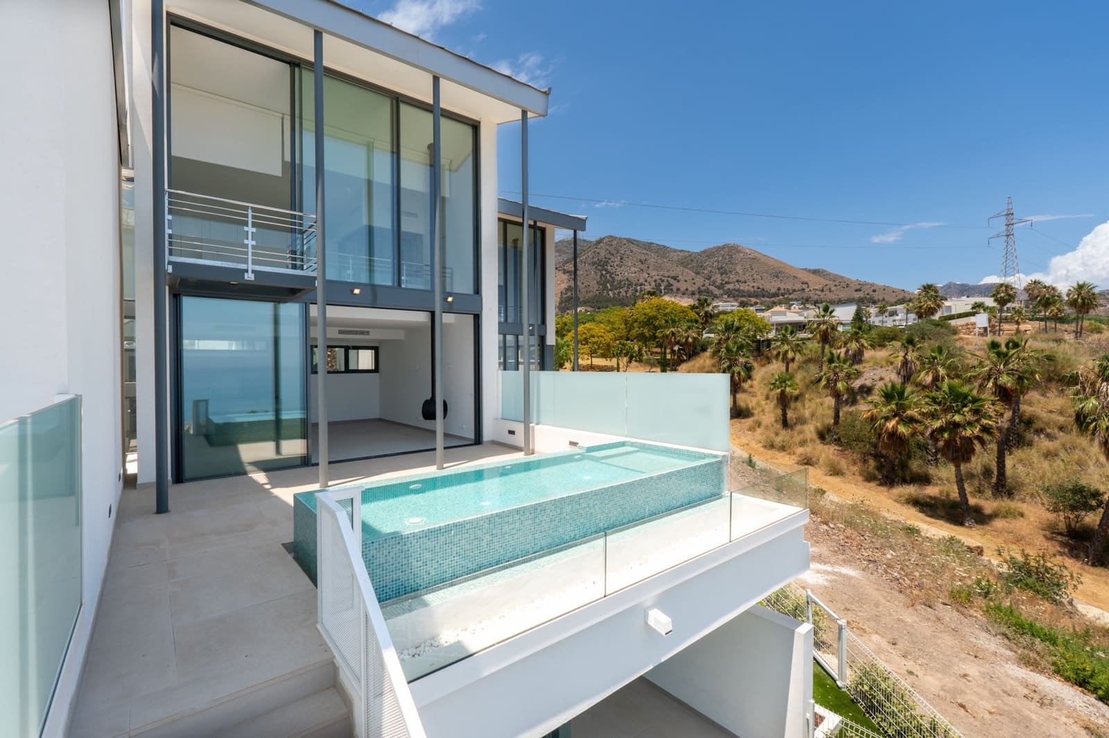 4 bedroom Villa for sale in Fuengirola with pool garage - € 1,795,000 (Ref: 9062735)