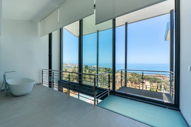 4 sypialnia Willa na sprzedaż w El Higuerón, Fuengirola z basenem garażem - 1 795 000 € (Ref: 9062735)