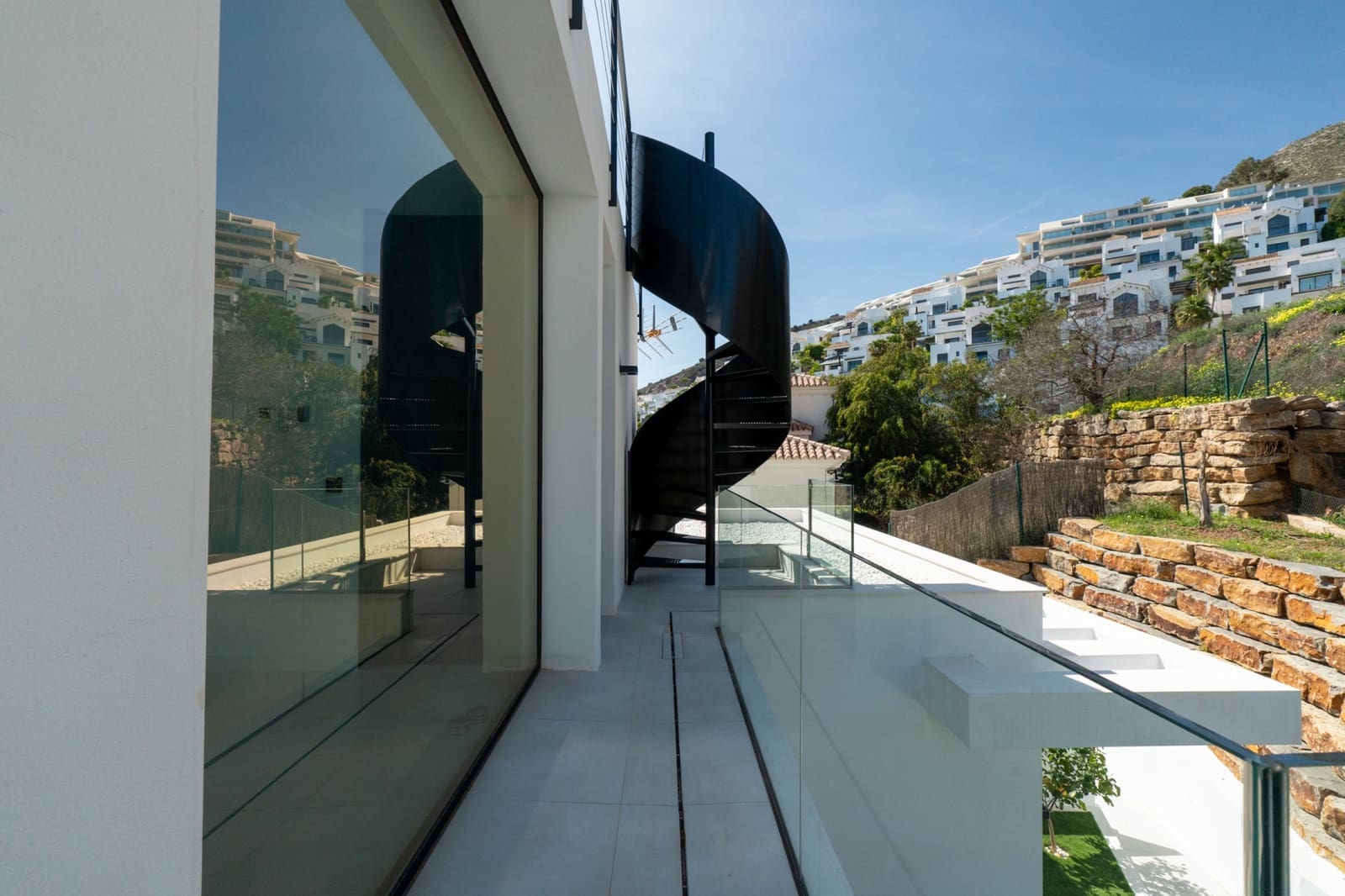 4 bedroom Villa for sale in Benalmadena with pool garage - € 2,200,000 (Ref: 9085128)