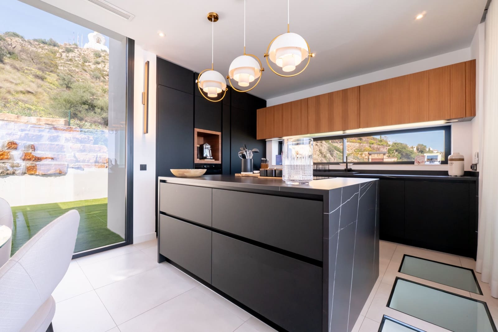 4 bedroom Villa for sale in Benalmadena with pool garage - € 2,200,000 (Ref: 9085128)