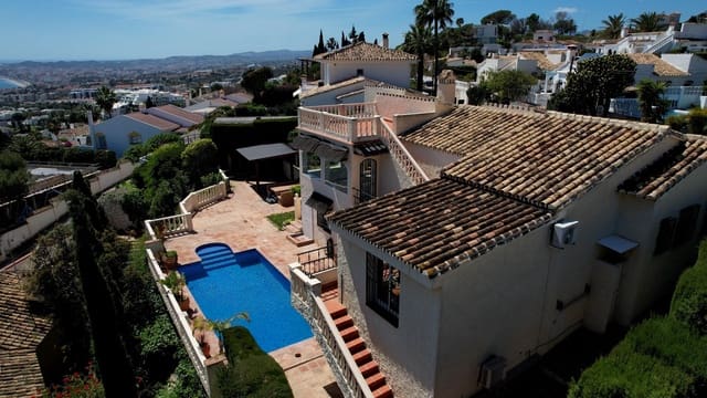 4 sypialnia Willa na sprzedaż w La Capellania, Benalmádena z basenem garażem - 1 275 000 € (Ref: 9115958)