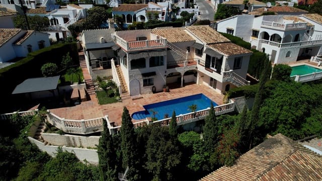 4 soveværelse Villa til salg i La Capellania, Benalmádena med swimmingpool garage - € 1.275.000 (Ref: 9115958)