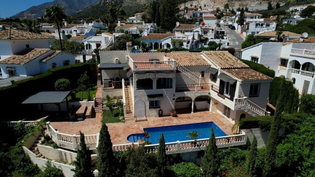 4 soveværelse Villa til salg i La Capellania, Benalmádena med swimmingpool garage - € 1.275.000 (Ref: 9115958)