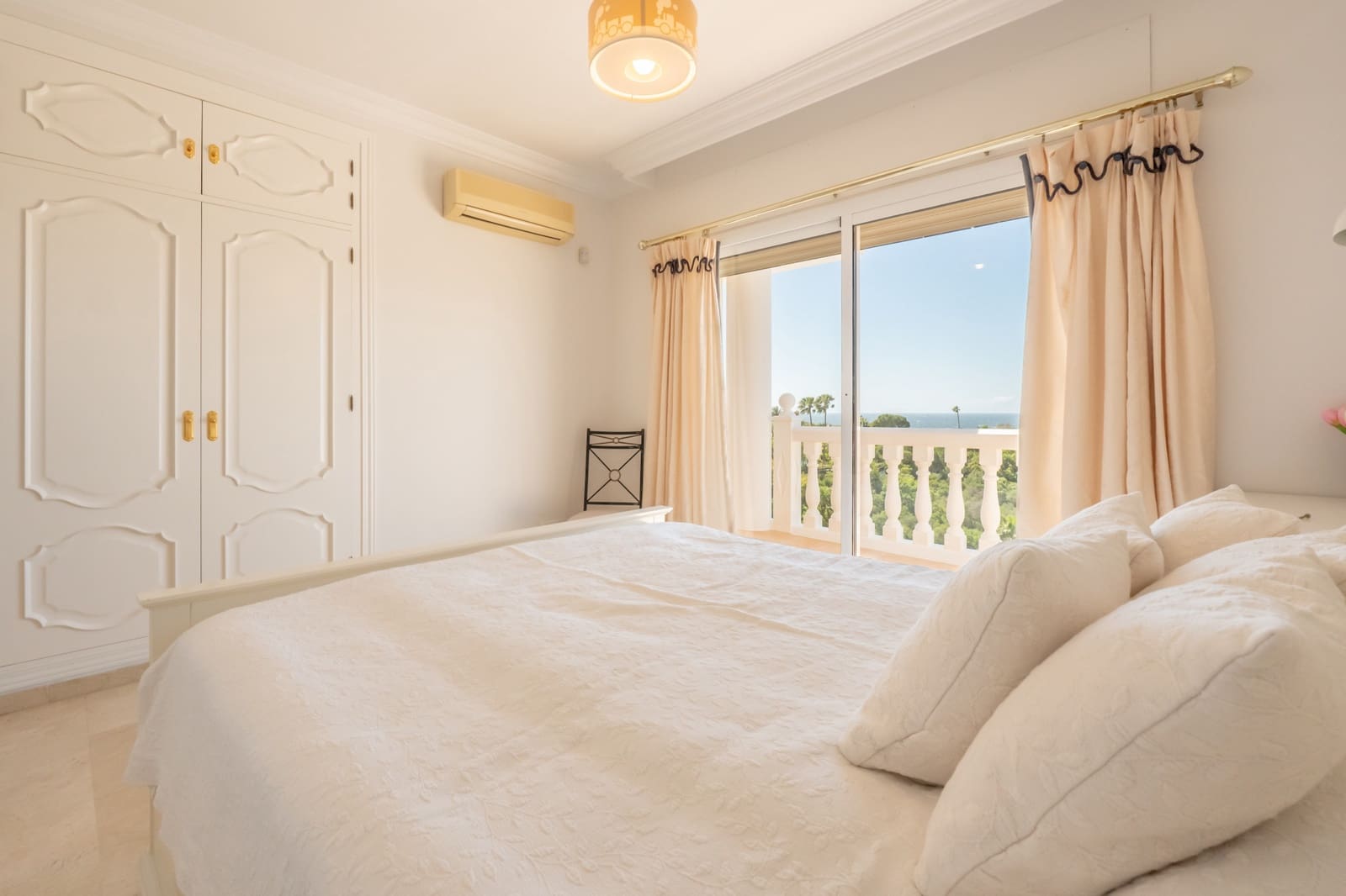 Chalet de 4 habitaciones en Marbella en venta con piscina garaje - 2.490.000 € (Ref: 9115960)