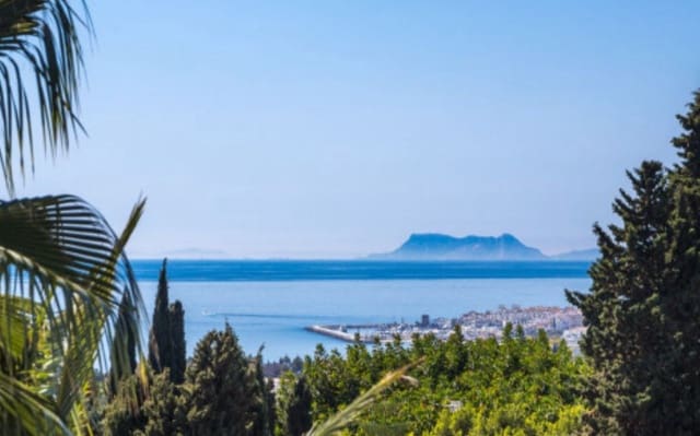 5 bedroom Villa for sale in Marbella with pool garage - € 2,125,000 (Ref: 9115961)