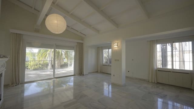 5 makuuhuone Huvila myytävänä paikassa Marbella mukana uima-altaan 
autotalli - 1 995 000 € (Ref: 9115961)