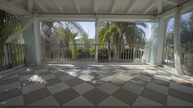 5 makuuhuone Huvila myytävänä paikassa Marbella mukana uima-altaan 
autotalli - 1 995 000 € (Ref: 9115961)