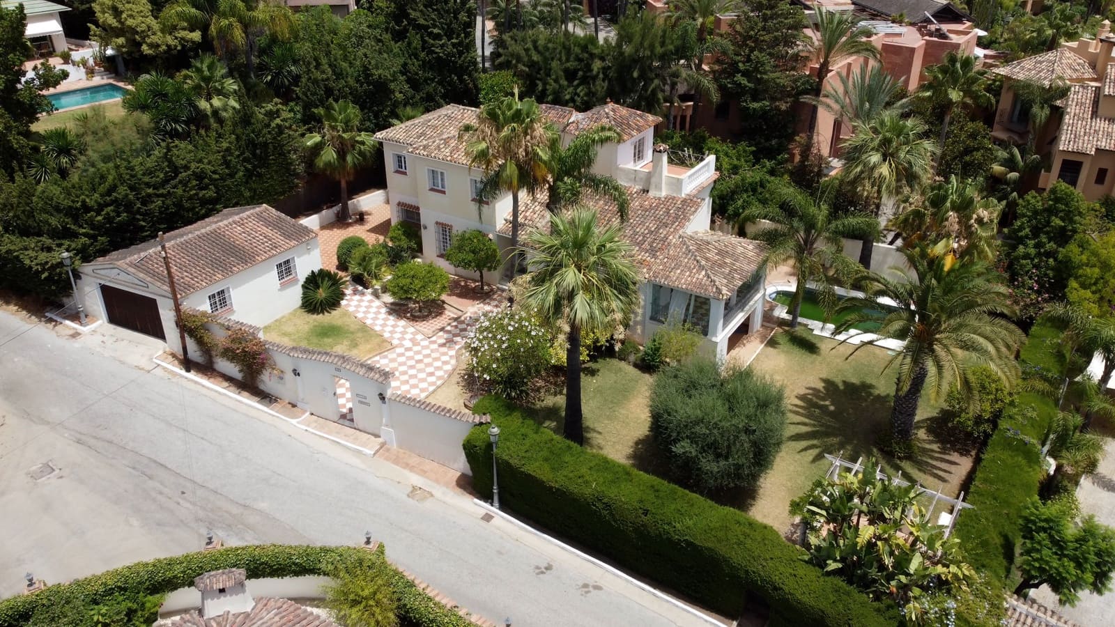 5 soverom Villa til salgs i Marbella med svømmebasseng garasje - € 1 995 000 (Ref: 9115961)