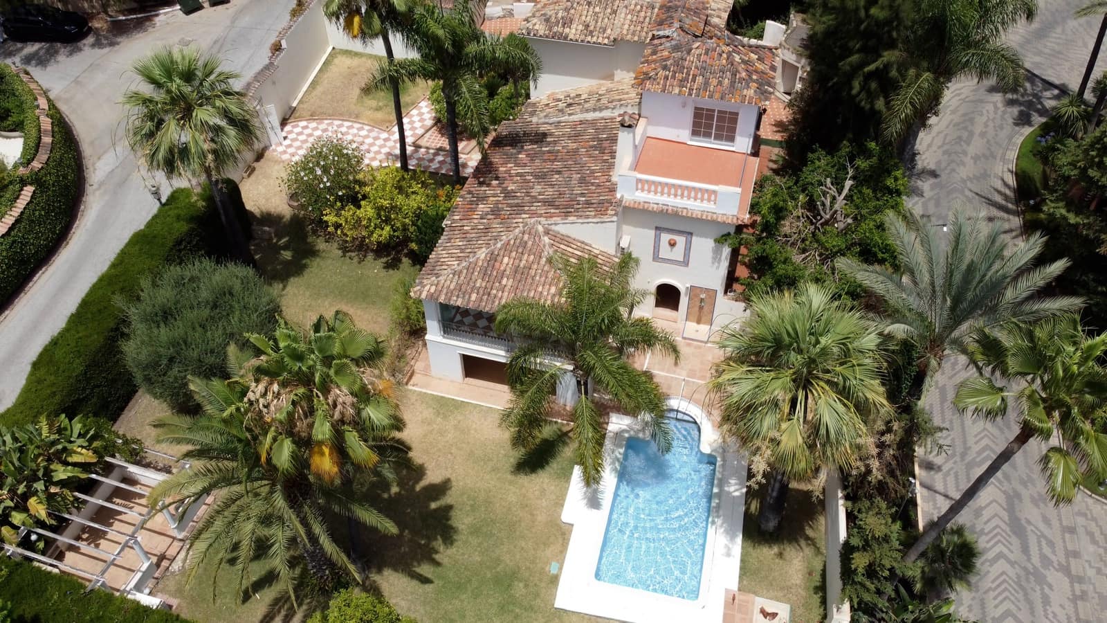 5 soverom Villa til salgs i Marbella med svømmebasseng garasje - € 1 995 000 (Ref: 9115961)