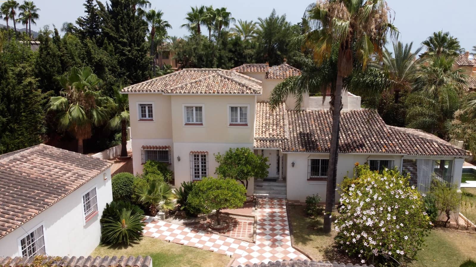 5 soverom Villa til salgs i Marbella med svømmebasseng garasje - € 1 995 000 (Ref: 9115961)