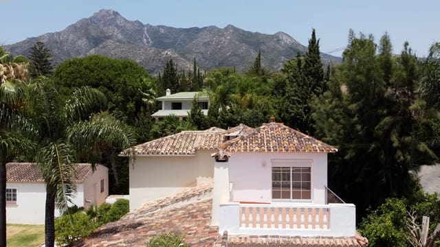 5 makuuhuone Huvila myytävänä paikassa Marbella mukana uima-altaan 
autotalli - 1 995 000 € (Ref: 9115961)