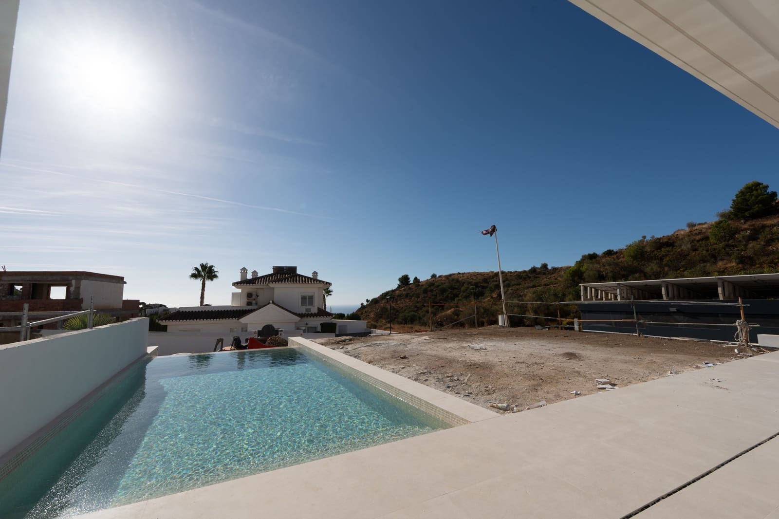 4 soveværelse Villa til salg i Mijas Costa med swimmingpool garage - € 1.939.000 (Ref: 9115962)