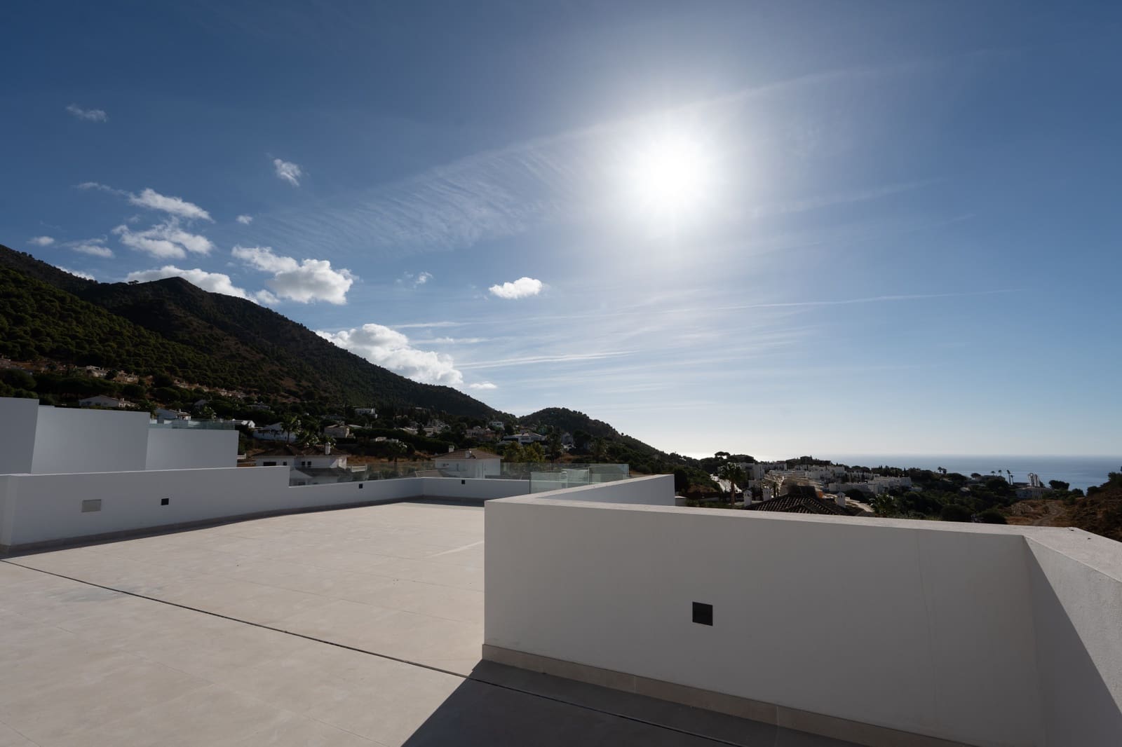 4 soveværelse Villa til salg i Mijas Costa med swimmingpool garage - € 1.939.000 (Ref: 9115962)