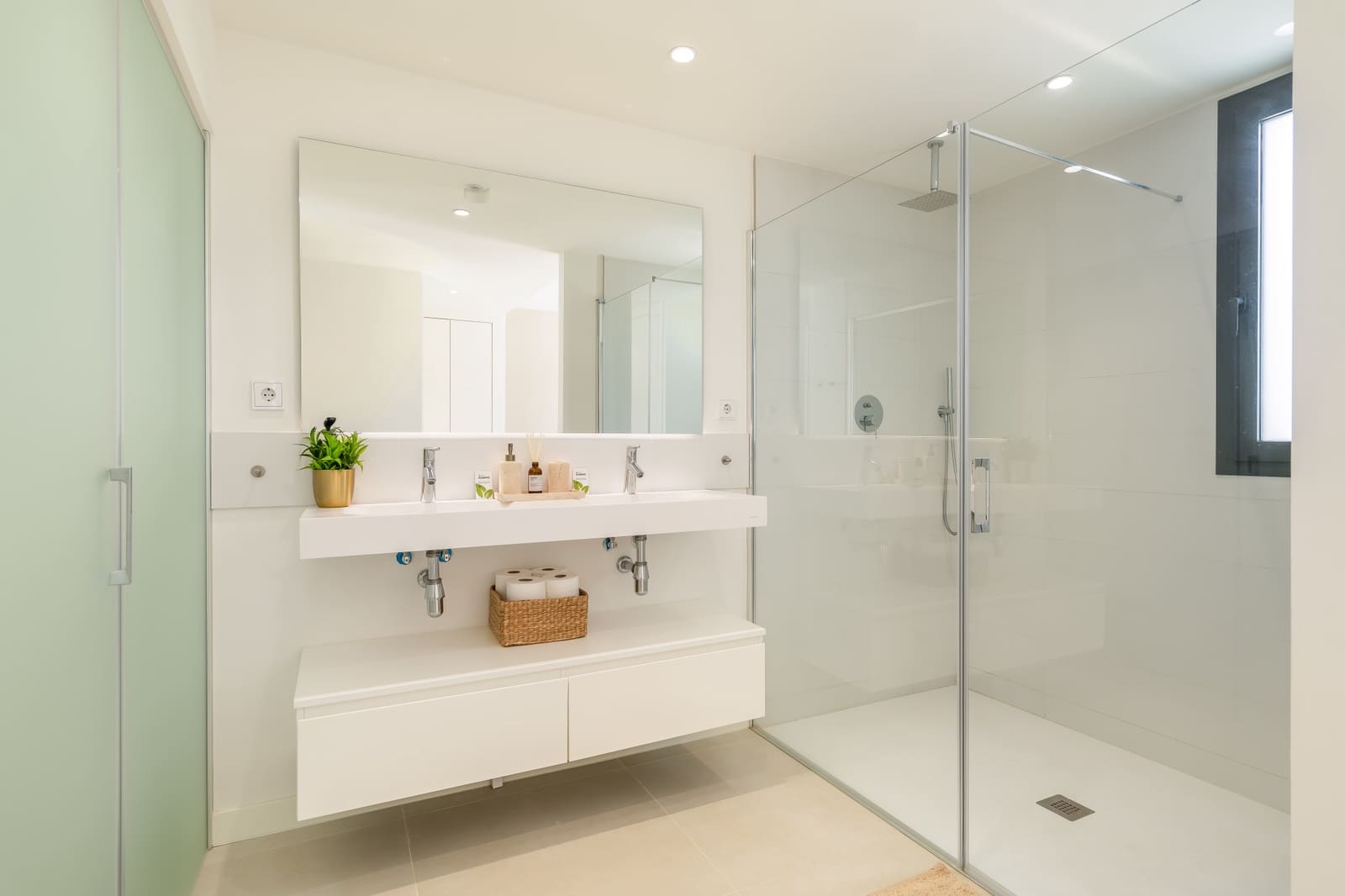 3 bedroom Apartment for sale in Fuengirola with pool - € 995,000 (Ref: 9254873)