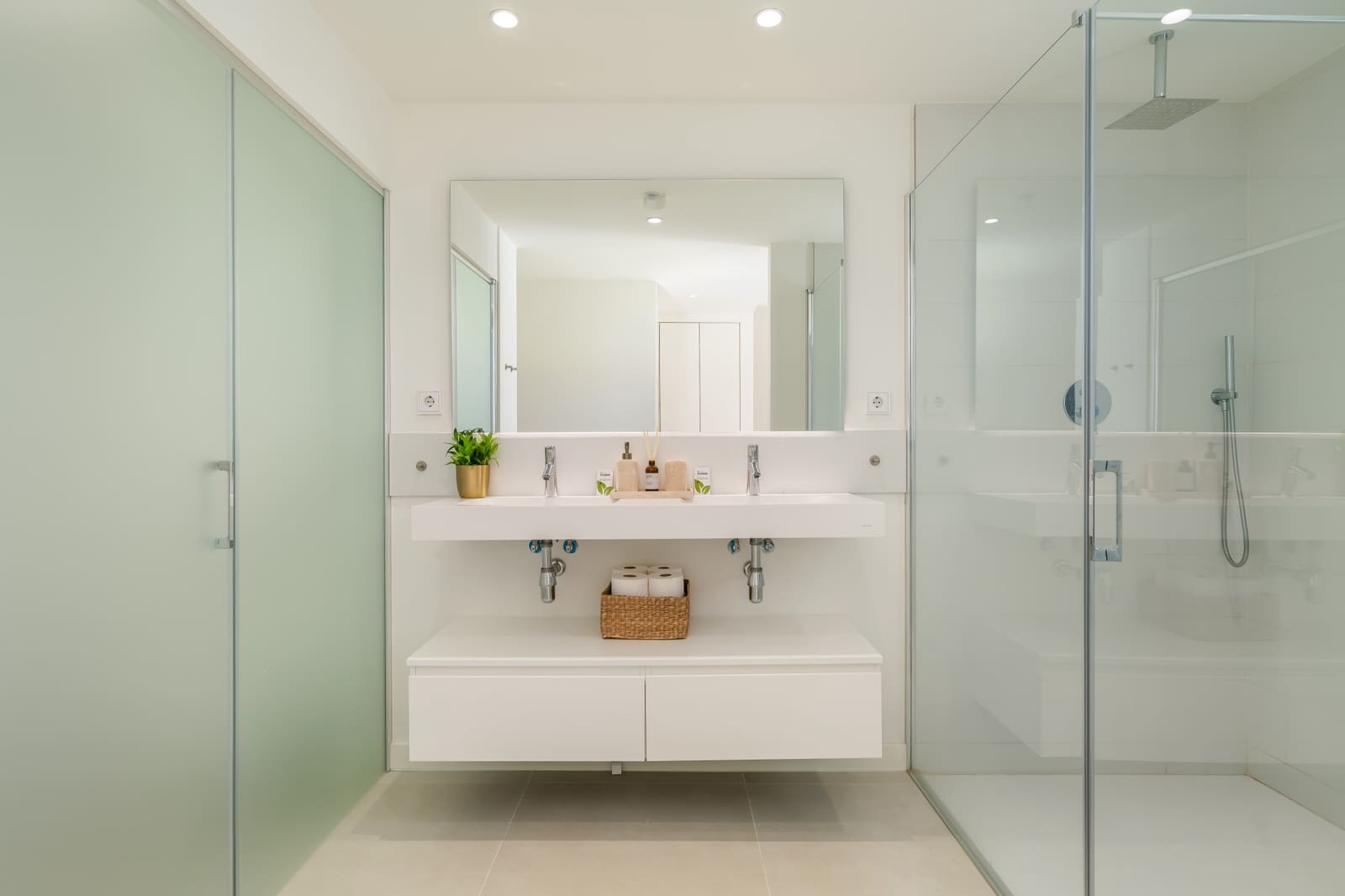 3 bedroom Apartment for sale in Fuengirola with pool - € 995,000 (Ref: 9254873)