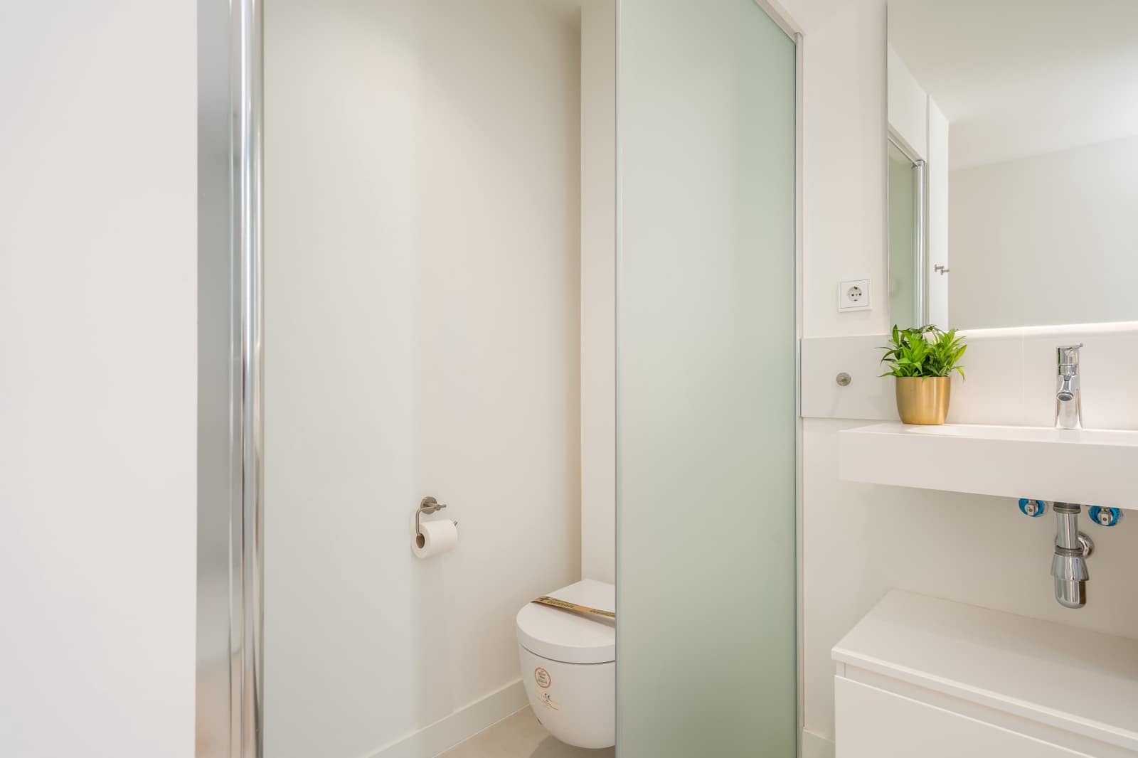 3 bedroom Apartment for sale in Fuengirola with pool - € 995,000 (Ref: 9254873)