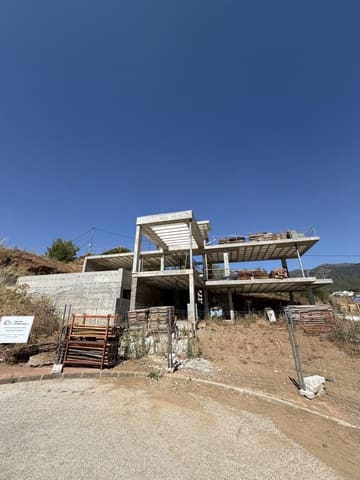Chalet de 4 habitaciones en Mijas Costa, Mijas en venta con piscina garaje - 1.250.000 € (Ref: 9359016)
