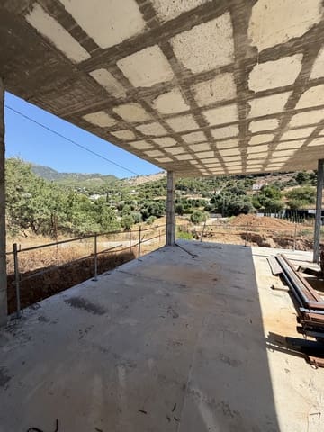 Chalet de 4 habitaciones en Mijas Costa, Mijas en venta con piscina garaje - 1.250.000 € (Ref: 9359016)