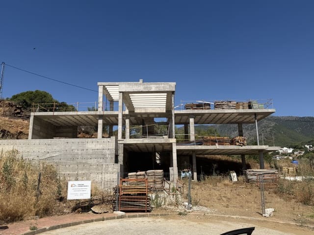 Chalet de 4 habitaciones en Mijas Costa, Mijas en venta con piscina garaje - 1.250.000 € (Ref: 9359016)