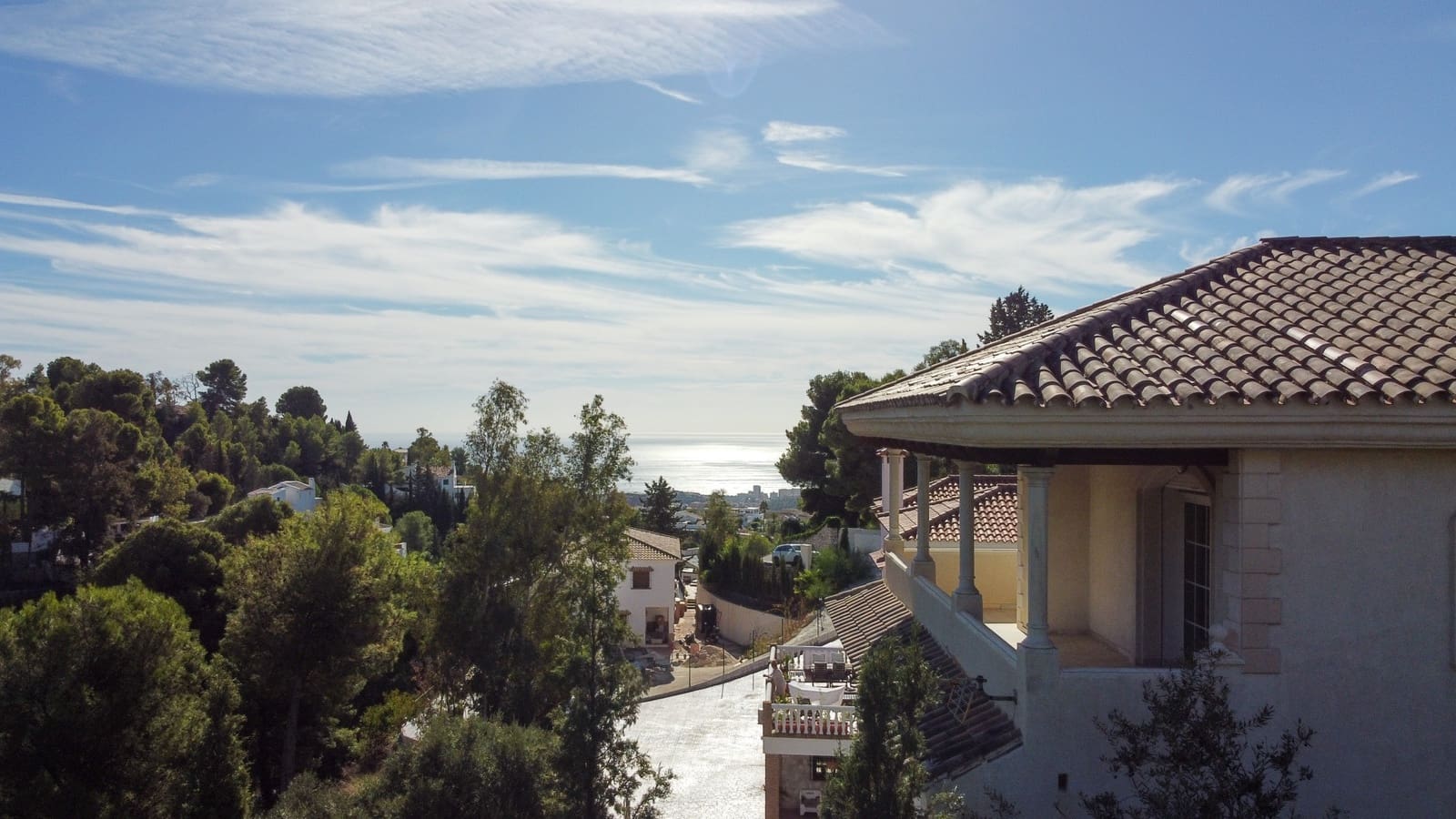 4 bedroom Villa for sale in Mijas with pool garage - € 1,050,000 (Ref: 9415650)