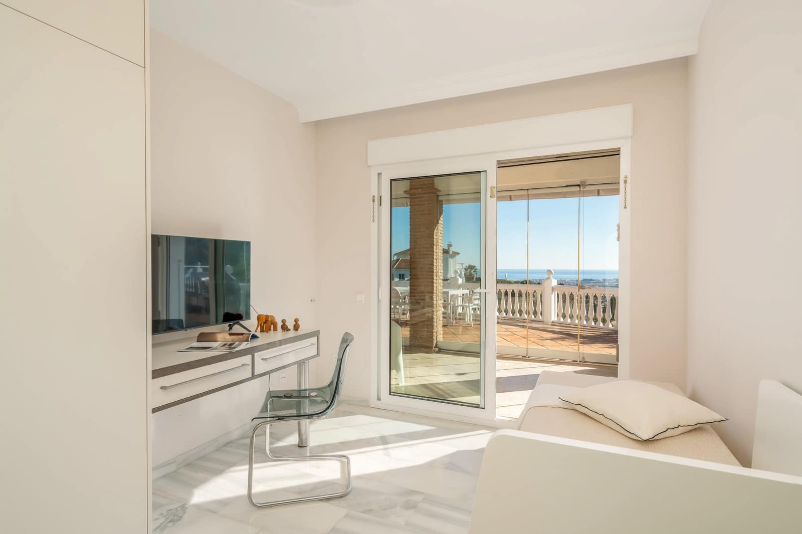 5 bedroom Villa for sale in Mijas with pool garage - € 1,299,000 (Ref: 9426984)