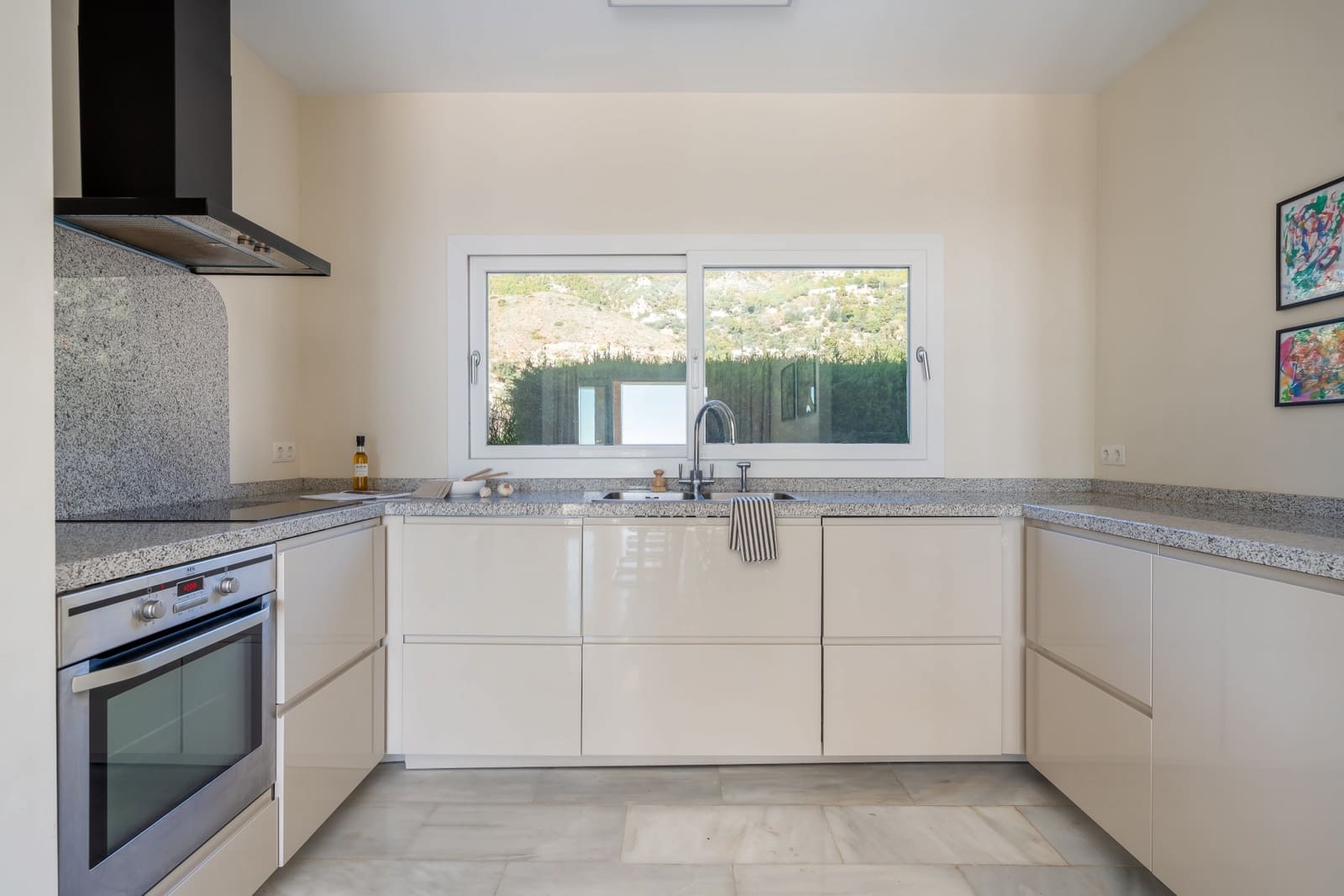 5 bedroom Villa for sale in Mijas with pool garage - € 1,299,000 (Ref: 9426984)