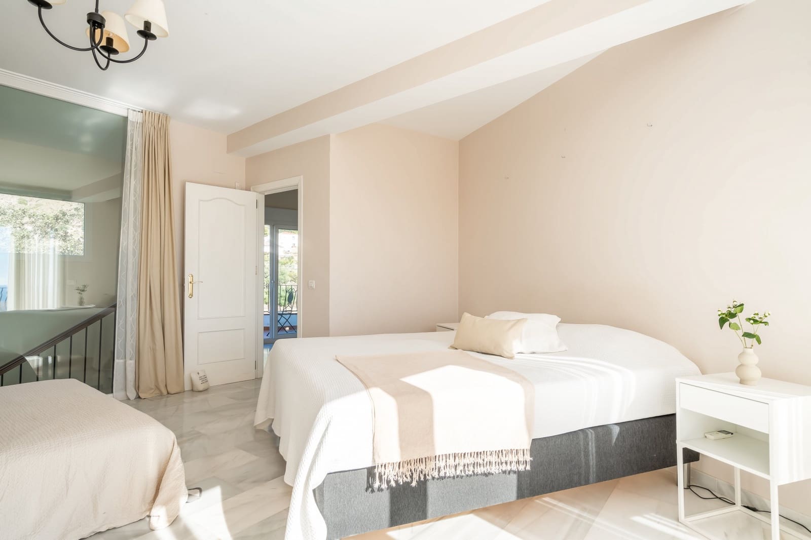 5 bedroom Villa for sale in Mijas with pool garage - € 1,299,000 (Ref: 9426984)