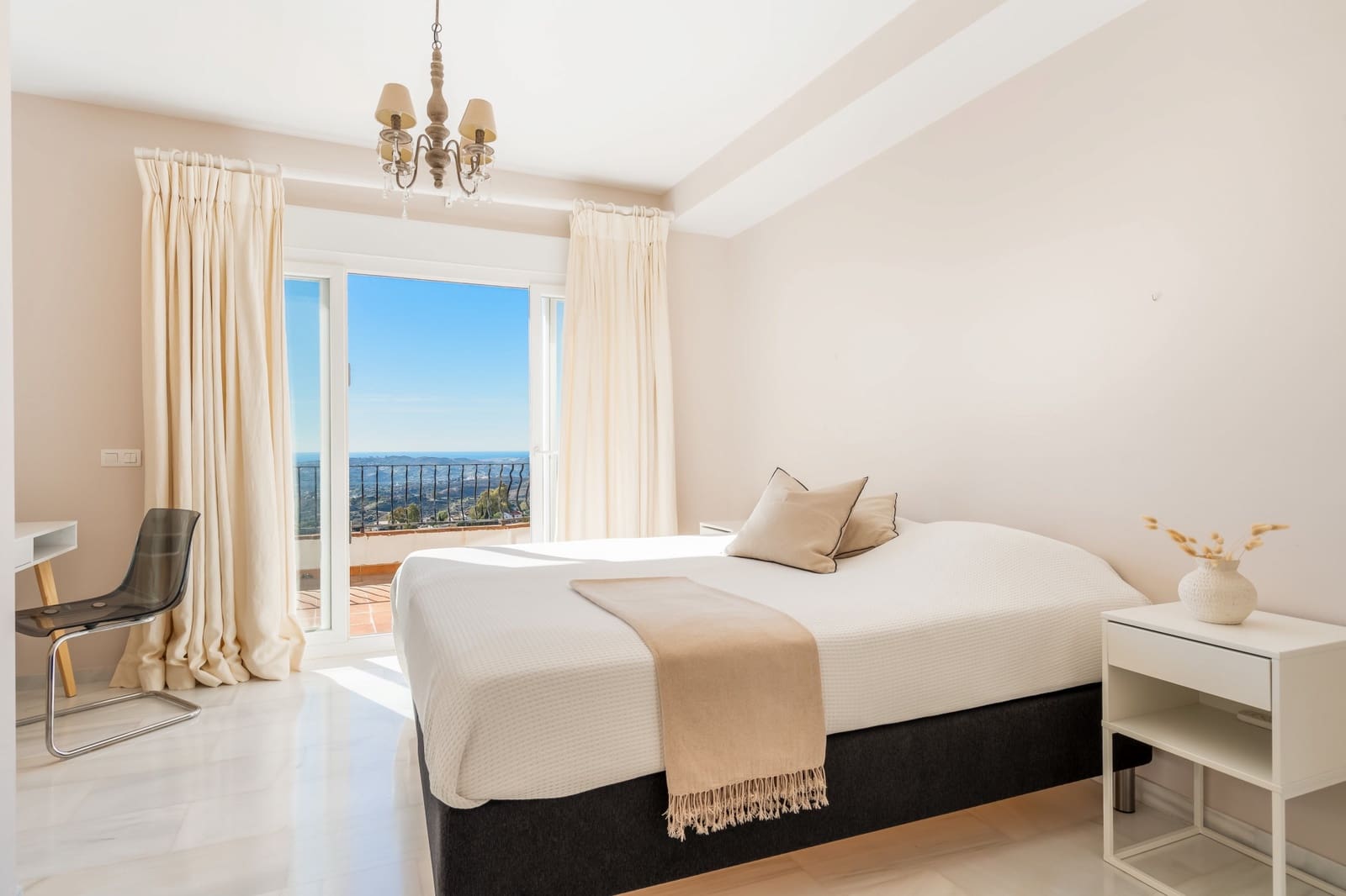 5 bedroom Villa for sale in Mijas with pool garage - € 1,299,000 (Ref: 9426984)