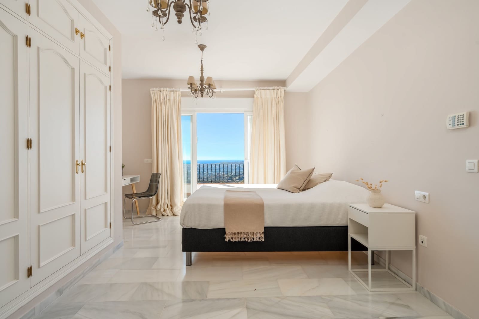 5 bedroom Villa for sale in Mijas with pool garage - € 1,299,000 (Ref: 9426984)