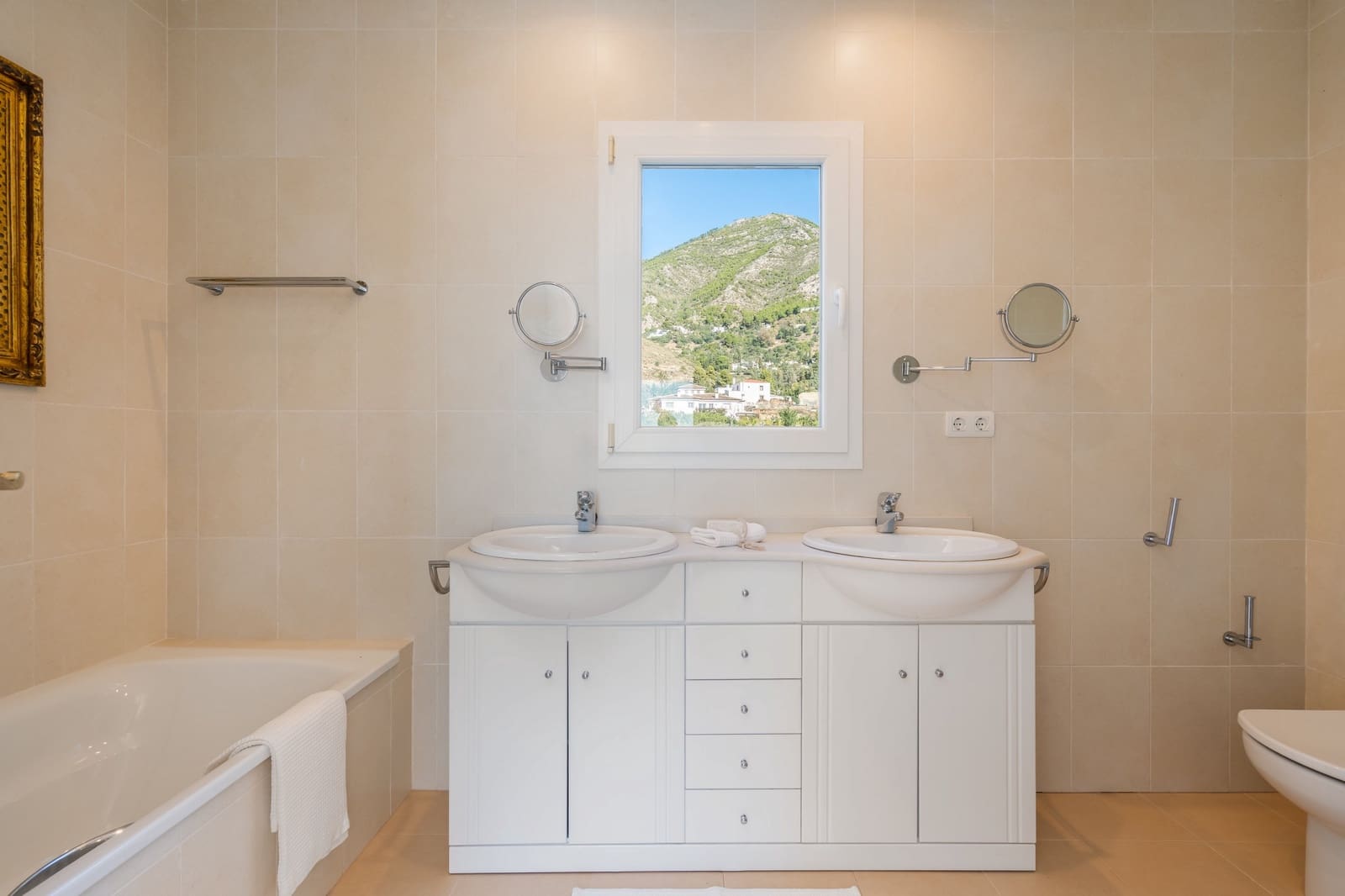 5 bedroom Villa for sale in Mijas with pool garage - € 1,299,000 (Ref: 9426984)