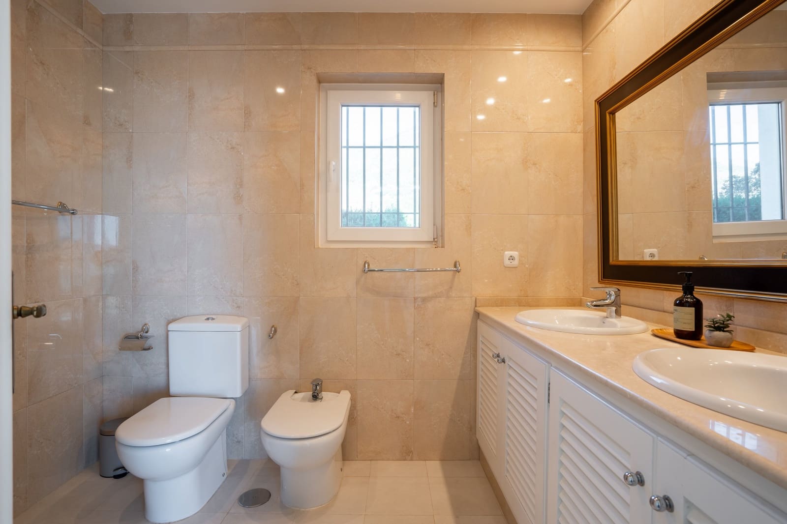 5 bedroom Villa for sale in Mijas with pool garage - € 1,299,000 (Ref: 9426984)