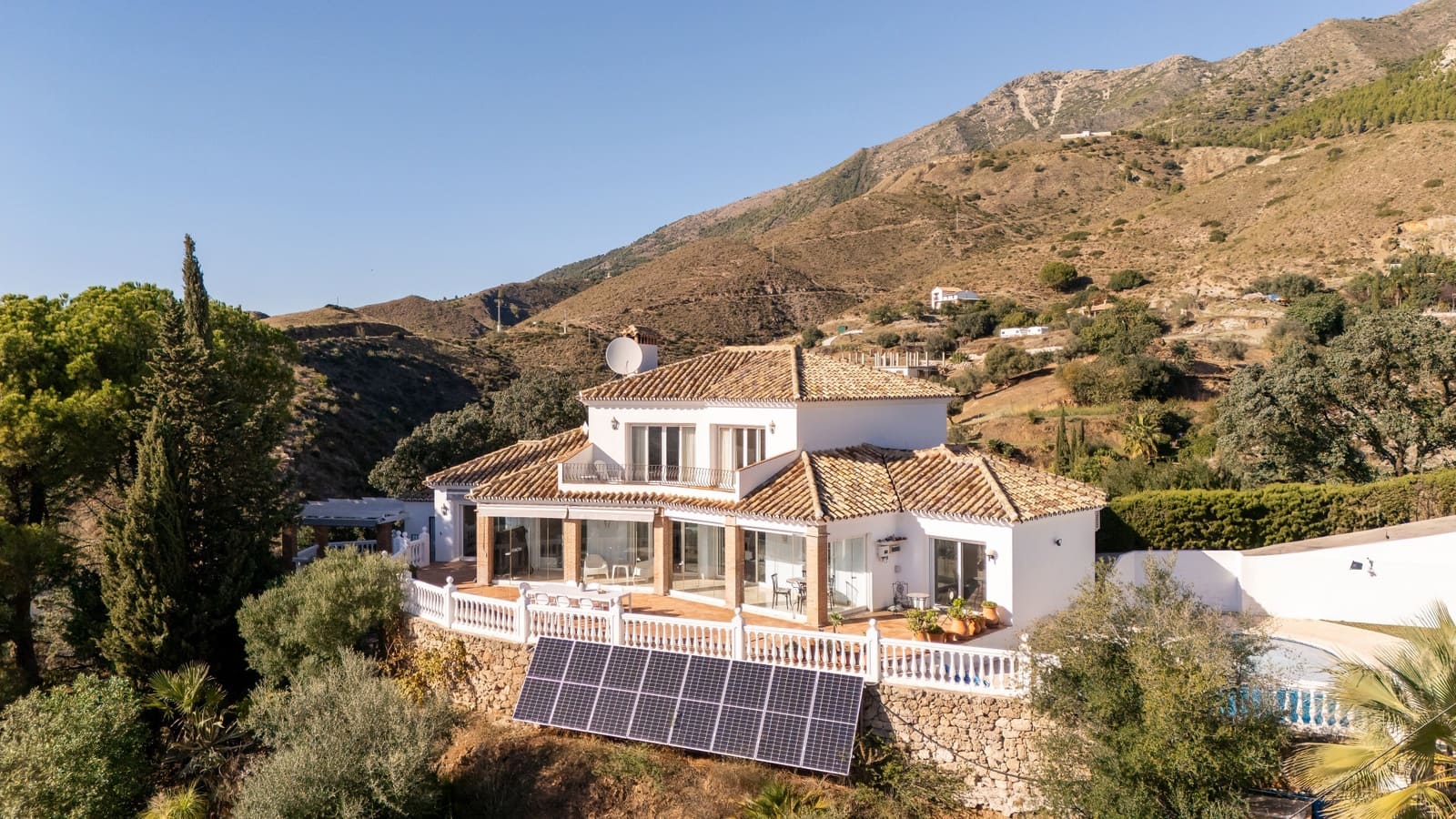 5 bedroom Villa for sale in Mijas with pool garage - € 1,299,000 (Ref: 9426984)
