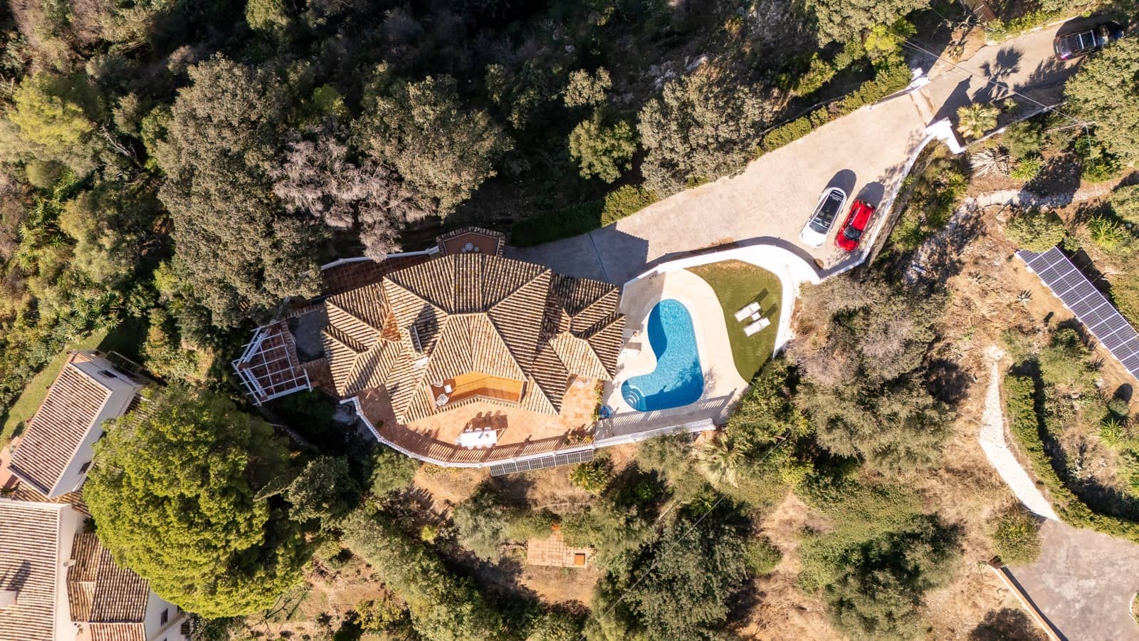 5 bedroom Villa for sale in Mijas with pool garage - € 1,299,000 (Ref: 9426984)