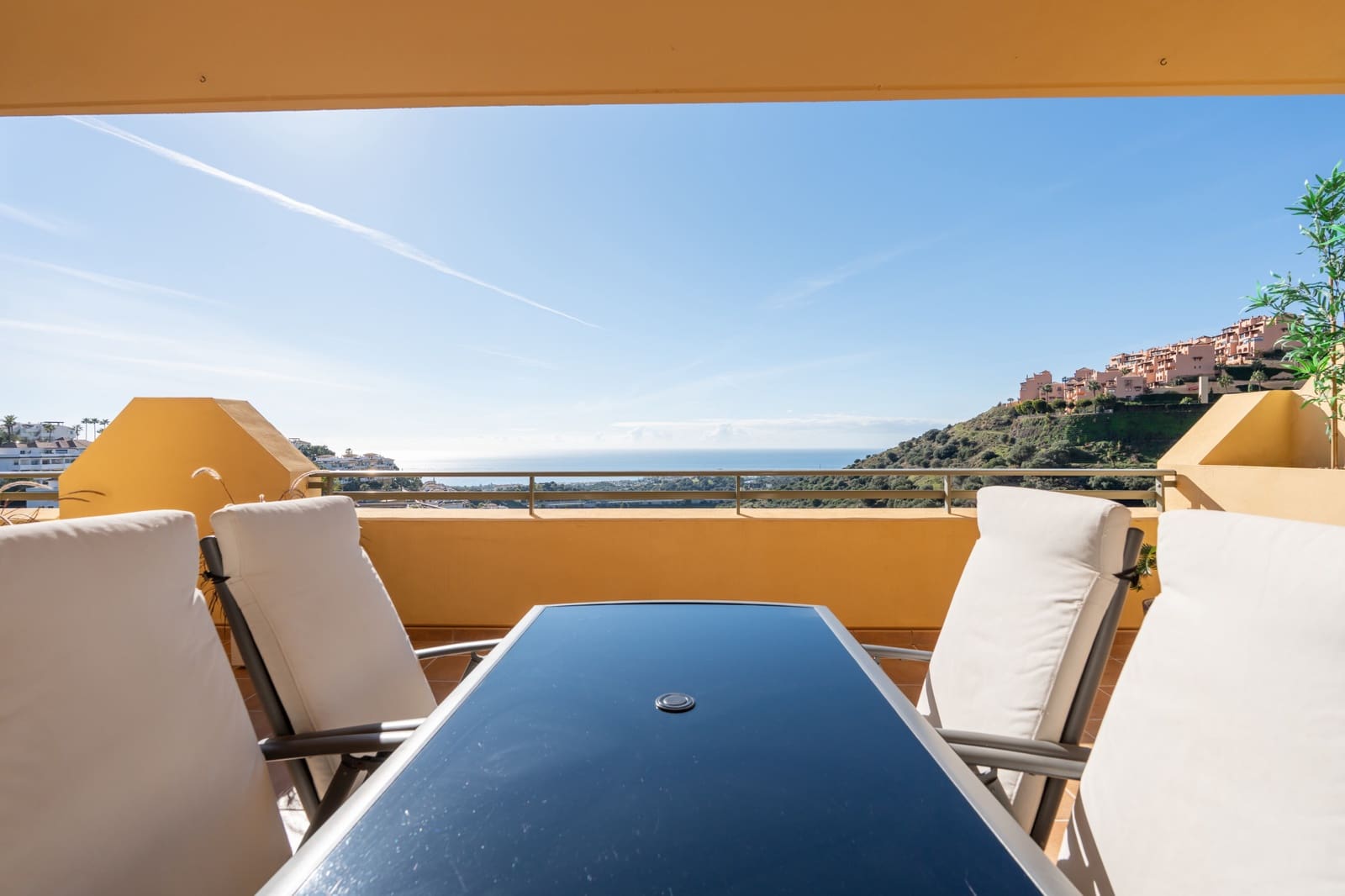2 soverom Leilighet til salgs i Sitio de Calahonda med svømmebasseng garasje - € 425 000 (Ref: 9533449)