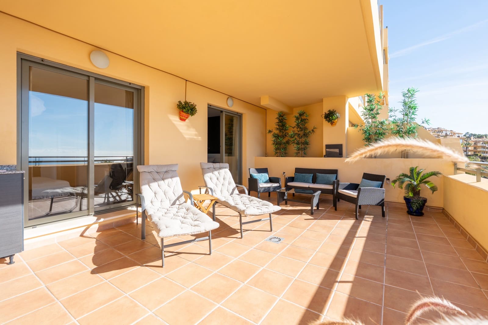 2 soverom Leilighet til salgs i Sitio de Calahonda med svømmebasseng garasje - € 425 000 (Ref: 9533449)