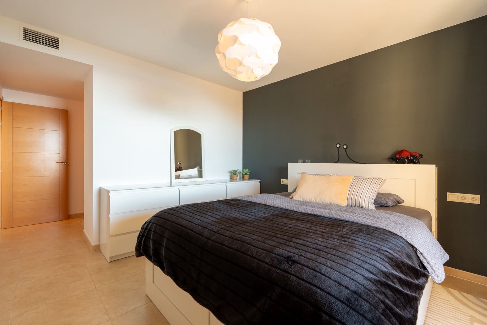 2 soverom Leilighet til salgs i Sitio de Calahonda med svømmebasseng garasje - € 425 000 (Ref: 9533449)