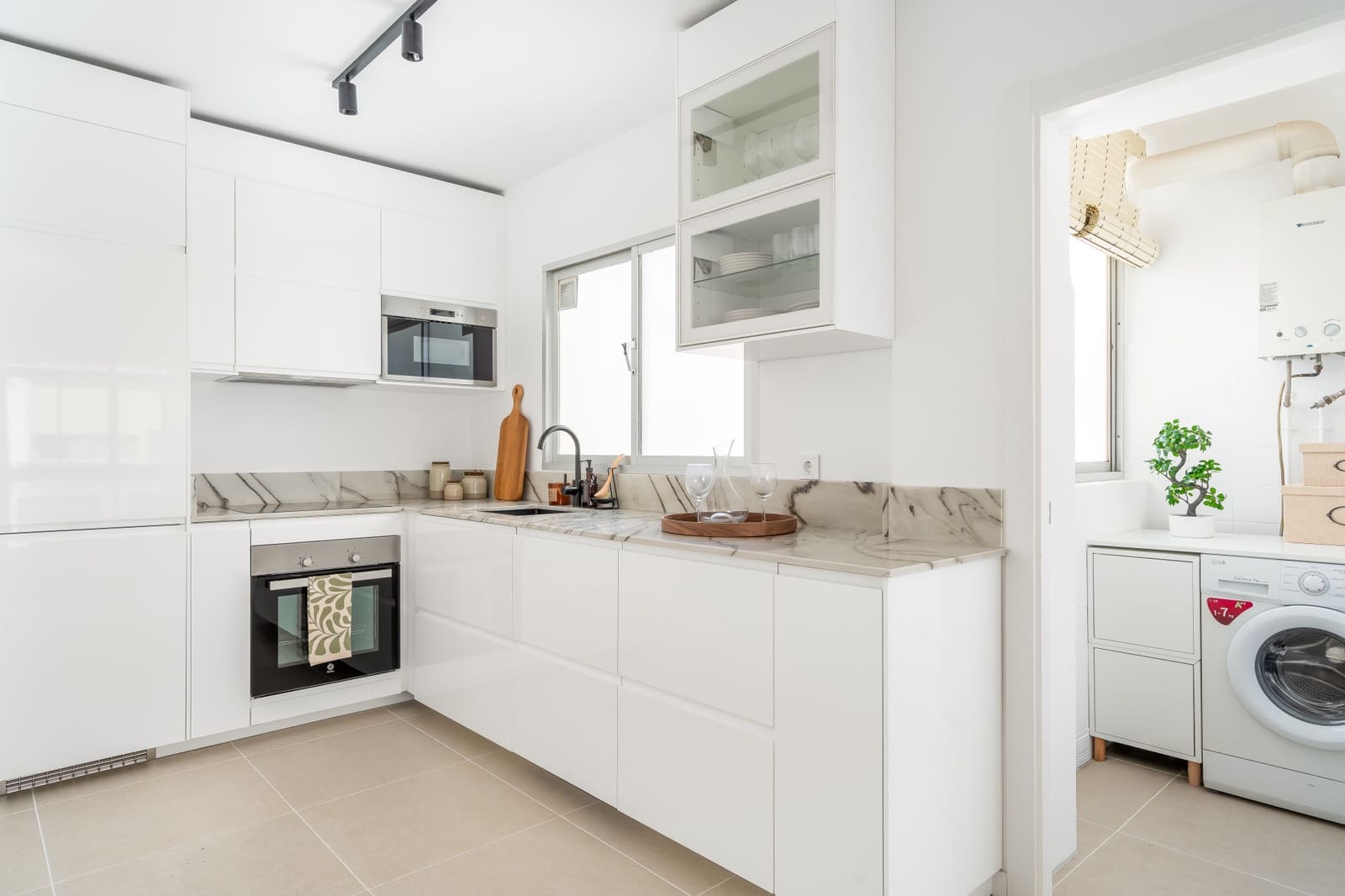 3 bedroom Apartment for sale in Estepona - € 449,000 (Ref: 9564934)