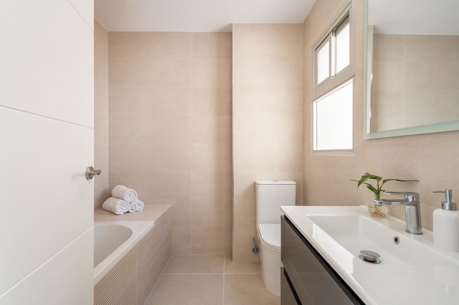 3 bedroom Apartment for sale in Estepona - € 449,000 (Ref: 9564934)