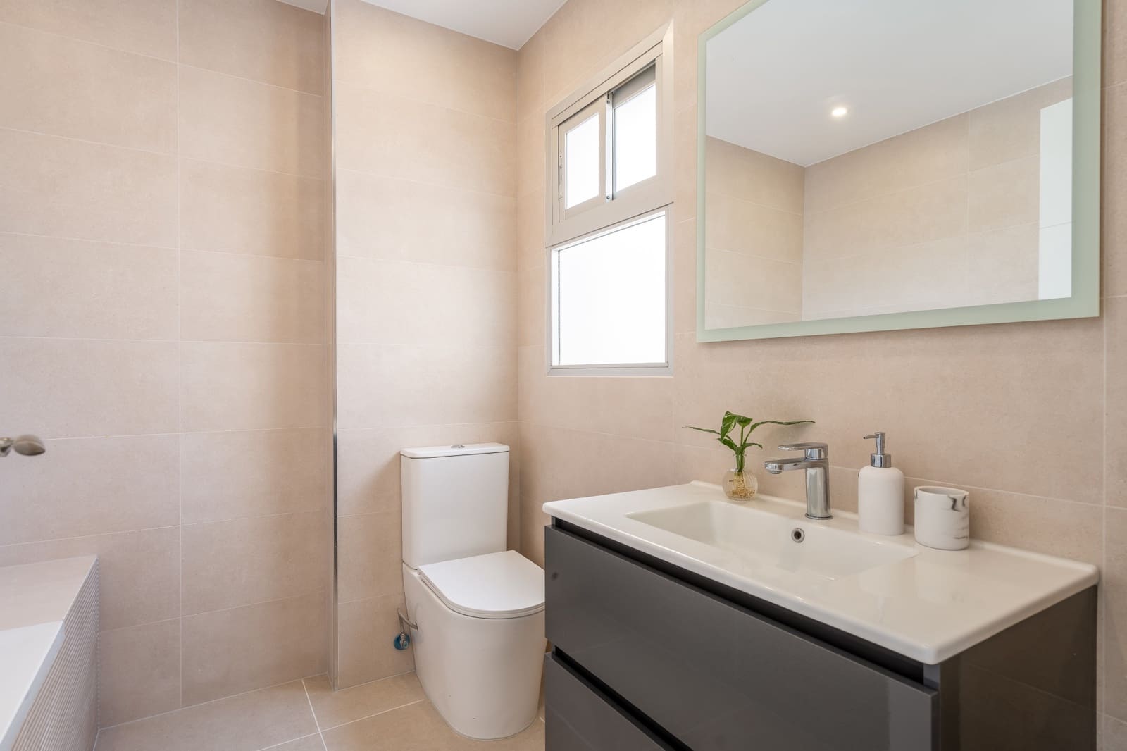 3 bedroom Apartment for sale in Estepona - € 449,000 (Ref: 9564934)