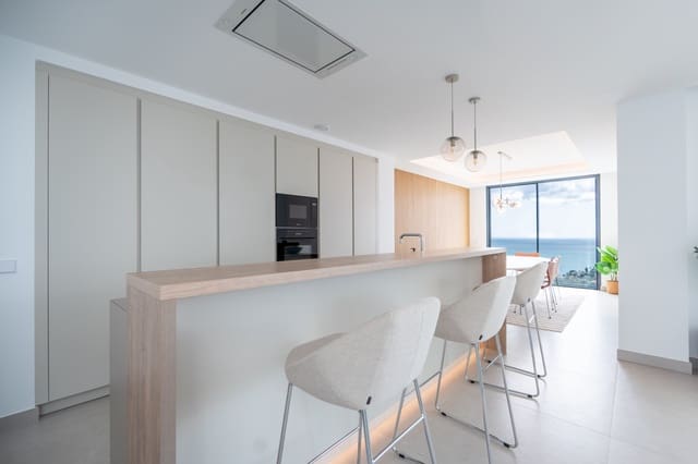 4 slaapkamer Penthouse te koop in Benalmadena Costa, Benalmádena met zwembad garage - € 2.195.000 (Ref: 9701477)