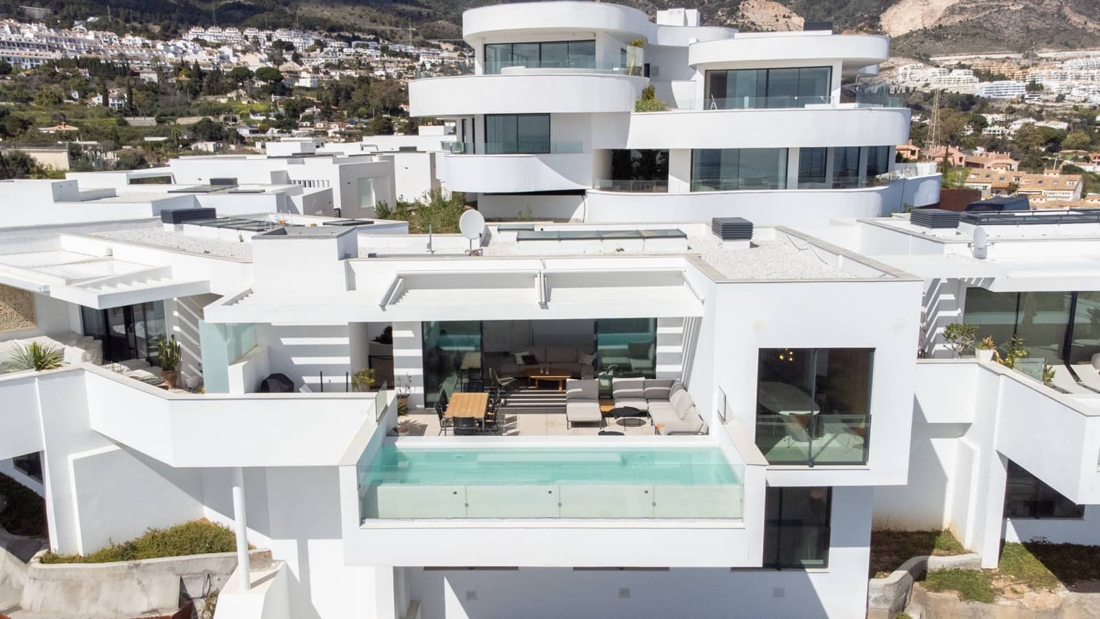 4 Zimmer Penthouse zu verkaufen in Benalmadena Costa mit Pool Garage - 2.195.000 € (Ref: 9701477)