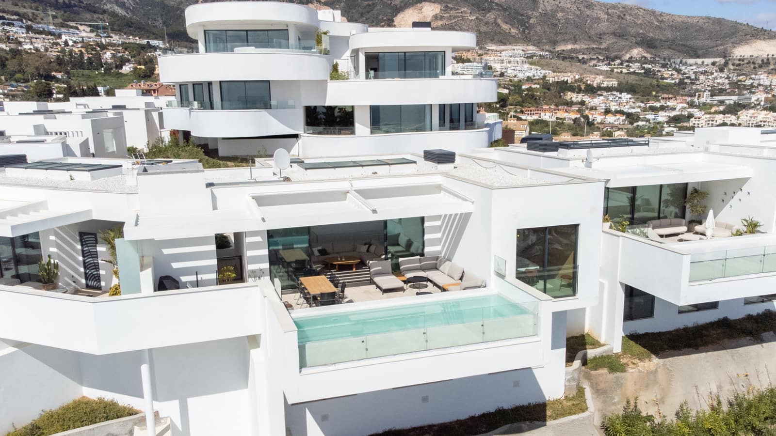 4 Zimmer Penthouse zu verkaufen in Benalmadena Costa mit Pool Garage - 2.195.000 € (Ref: 9701477)