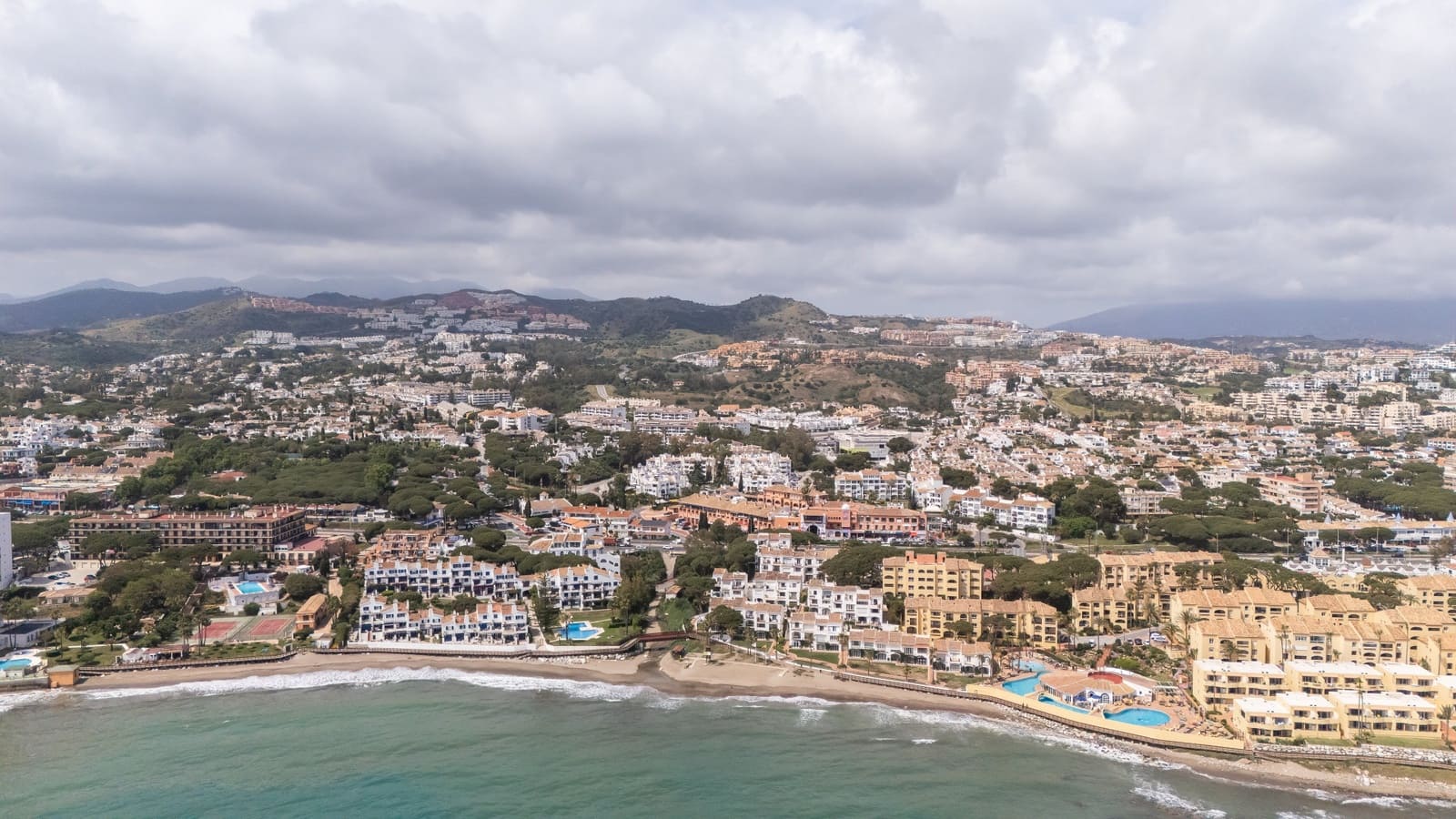 2 slaapkamer Appartement te koop in Mijas Costa met zwembad garage - € 381.000 (Ref: 9815797)