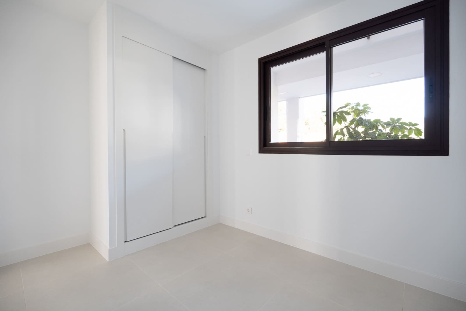 2 bedroom Apartment for sale in Fuengirola with pool garage - € 549,000 (Ref: 9815798)
