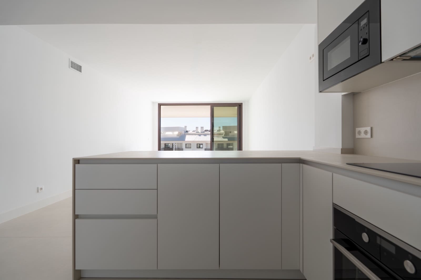 2 bedroom Apartment for sale in Fuengirola with pool garage - € 549,000 (Ref: 9815798)